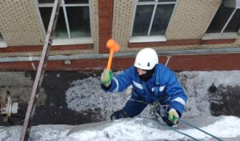 О правилах охраны труда при очистке крыш от снега
